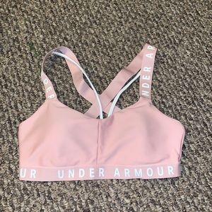 Under armour sports bra super cute barely worn